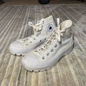 Girls Converse Chuck Taylor All Star Lugged High Top ✨
Size 7